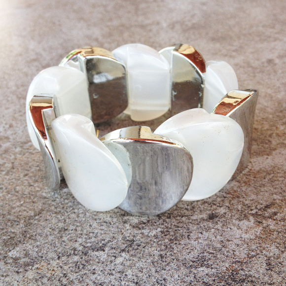 Vintage Pop Stretch Bracelet - Picture 2 of 3